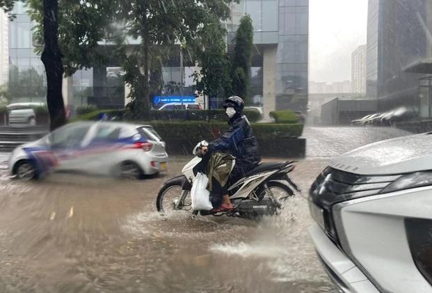 Miền Bắc, miền Trung còn mưa to đến bao giờ?-1