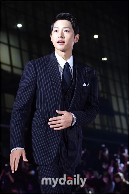 Cận cảnh ngoại hình không tuổi của Song Joong Ki-4