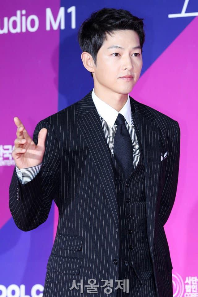 Cận cảnh ngoại hình không tuổi của Song Joong Ki-5