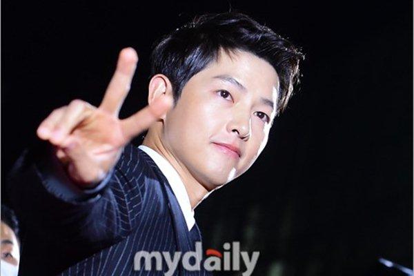 Song Joong Ki bị soi chi tiết giống hệt Song Hye Kyo-4