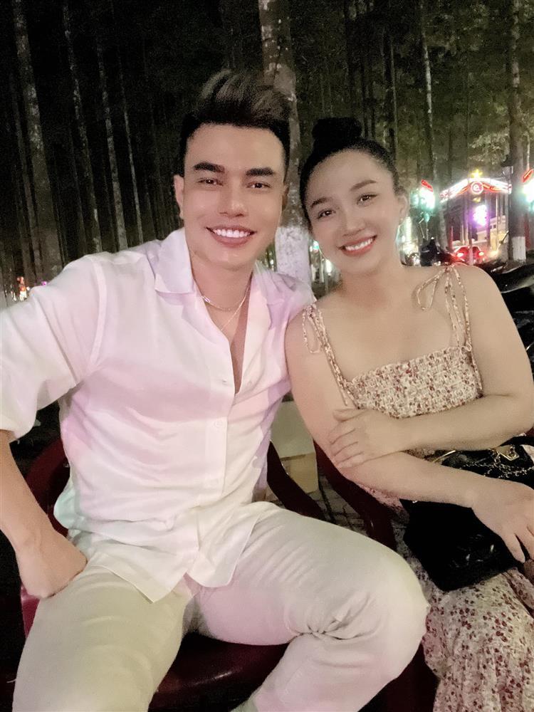 Vợ Lê Dương Bảo Lâm bán nước mía 5K nhưng dám mua xế trả góp-1