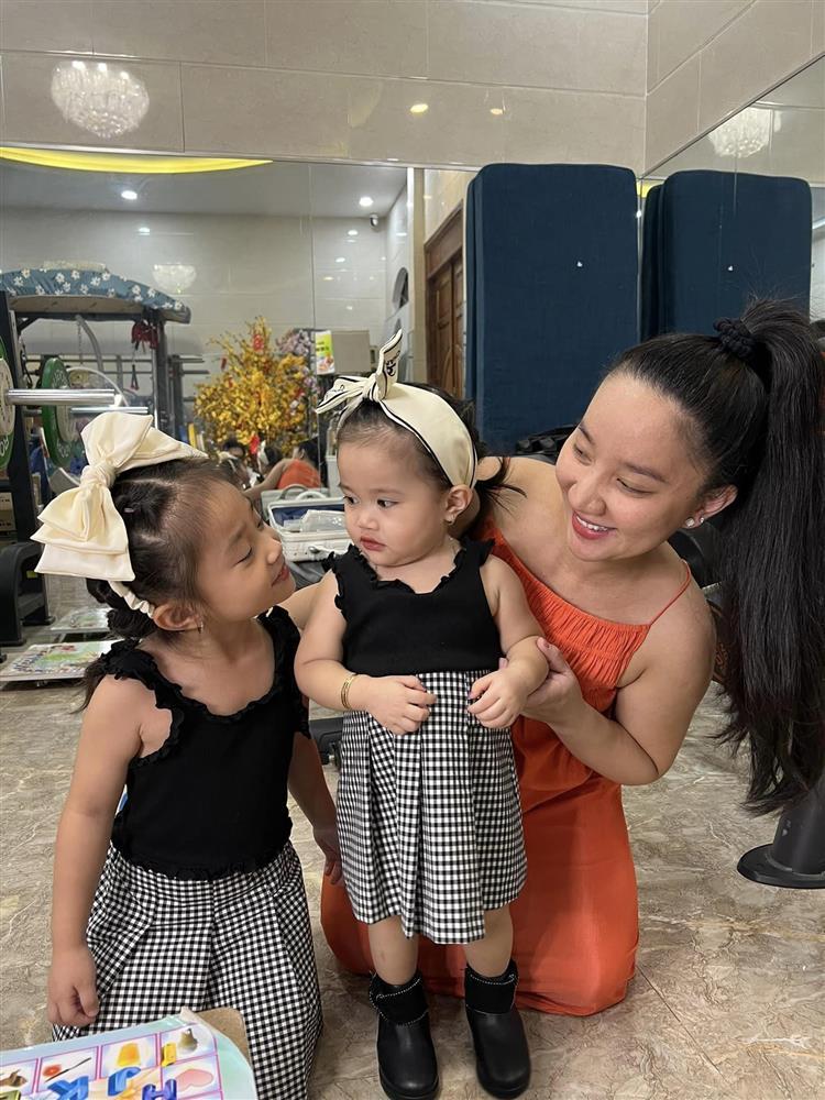 Vợ Lê Dương Bảo Lâm bán nước mía 5K nhưng dám mua xế trả góp-5