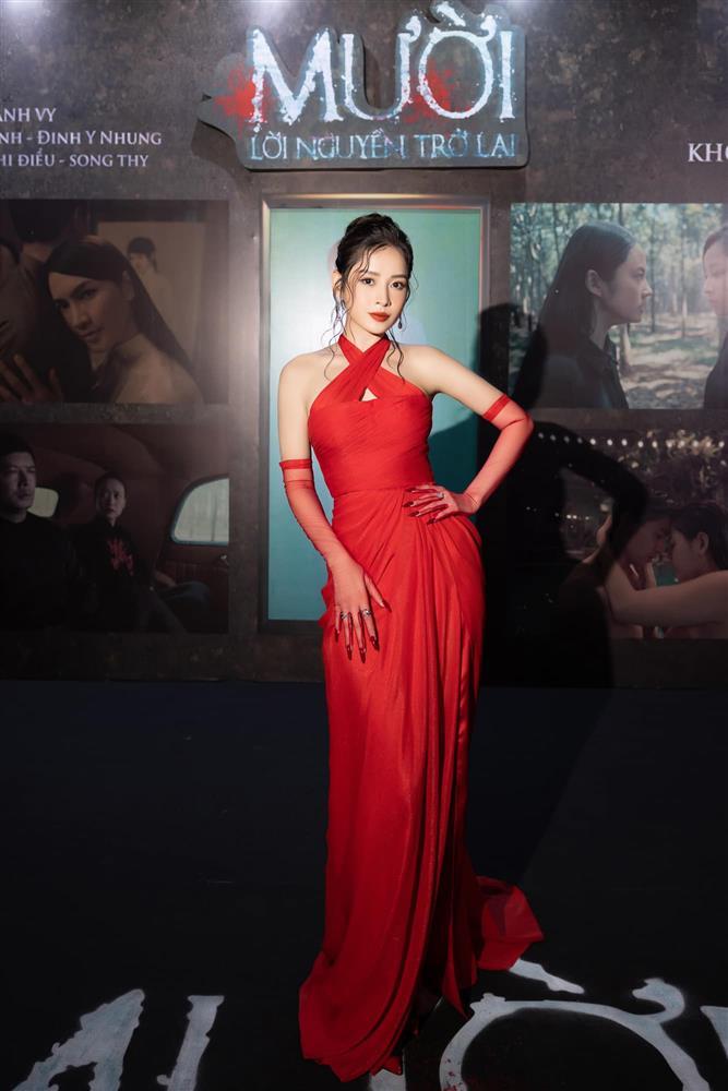 Chi Pu đỏ rực giữa dàn sao Việt trên thảm đỏ phim kinh dị-2