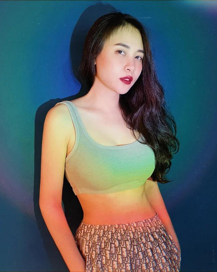 Bà xã Cường Đôla diện set đồ gần 100 triệu đưa con gái đi chơi-3