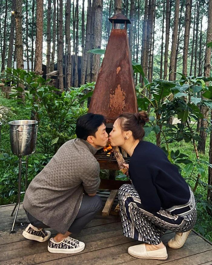 Bà xã Cường Đôla diện set đồ gần 100 triệu đưa con gái đi chơi-4