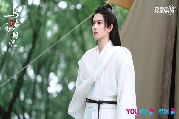 Rộ tin Nhậm Gia Luân đi học lại cách đọc thoại để đấu với Dương Dương-2