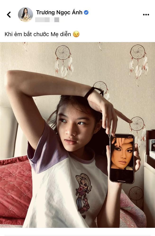 Con gái cosplay Trương Ngọc Ánh thời trẻ, thần thái y chang mẹ-1