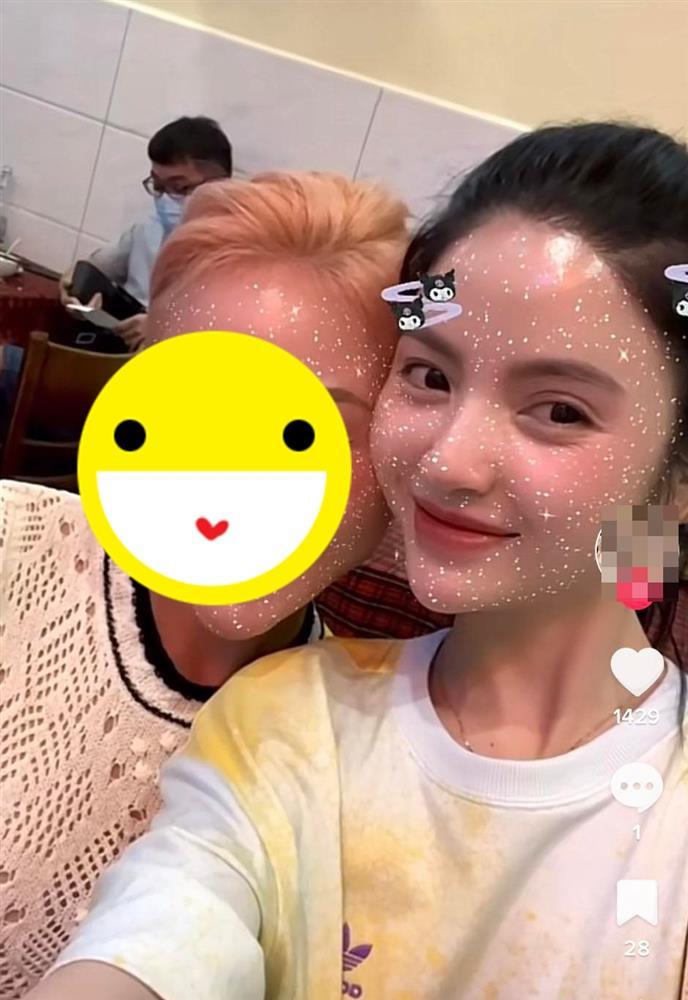 Người thân liên tiếp để lộ Quang Hải và bồ dính như sam-5