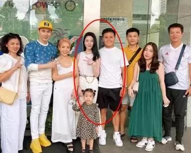 Người thân liên tiếp để lộ Quang Hải và bồ dính như sam-11