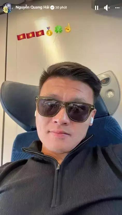 Người thân liên tiếp để lộ Quang Hải và bồ dính như sam-8