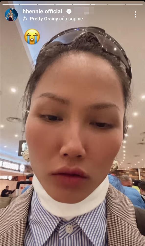 HHen Niê buồn thiu khi phải nộp 12 triệu tại sân bay xứ người-1