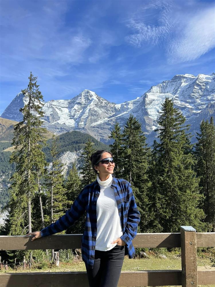 HHen Niê buồn thiu khi phải nộp 12 triệu tại sân bay xứ người-3