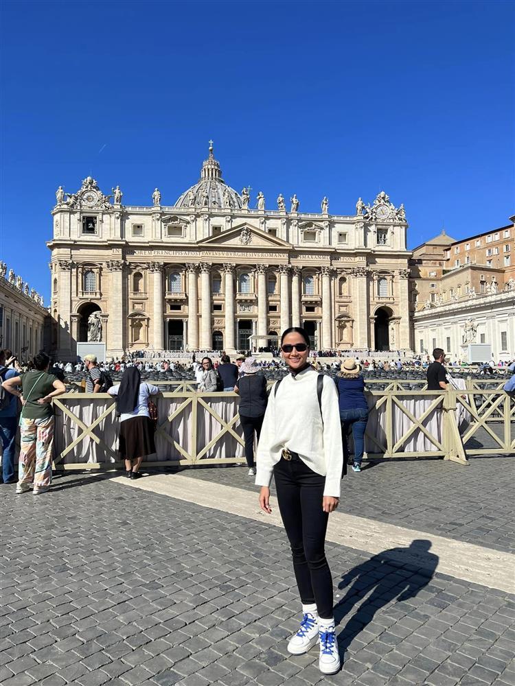 HHen Niê buồn thiu khi phải nộp 12 triệu tại sân bay xứ người-4