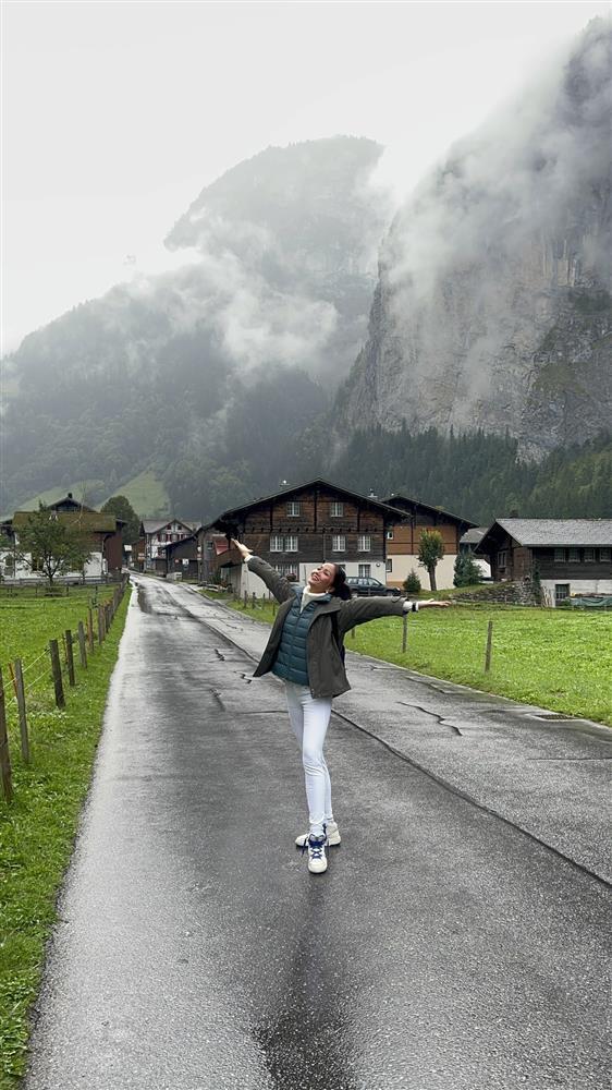 HHen Niê buồn thiu khi phải nộp 12 triệu tại sân bay xứ người-5