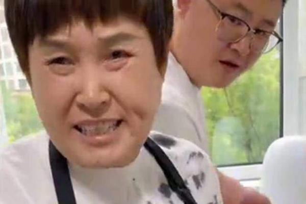 Ngày cưới, mẹ chồng tặng hồi môn cho con dâu 5 cây vàng... giả-3