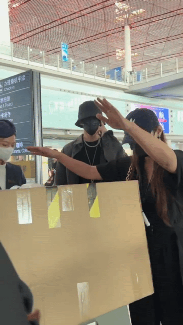 Sao nam Cbiz gây tranh cãi vì kém tiếng nhưng bệnh ngôi sao-1