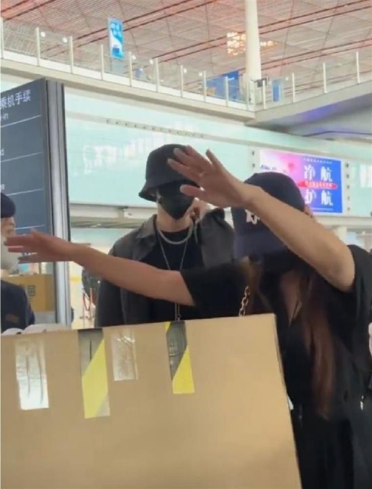 Sao nam Cbiz gây tranh cãi vì kém tiếng nhưng bệnh ngôi sao-2