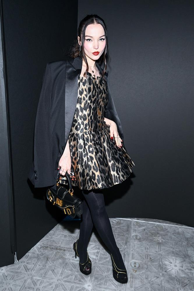 Cher khoe vóc dáng tuổi 76 trên sàn diễn-7