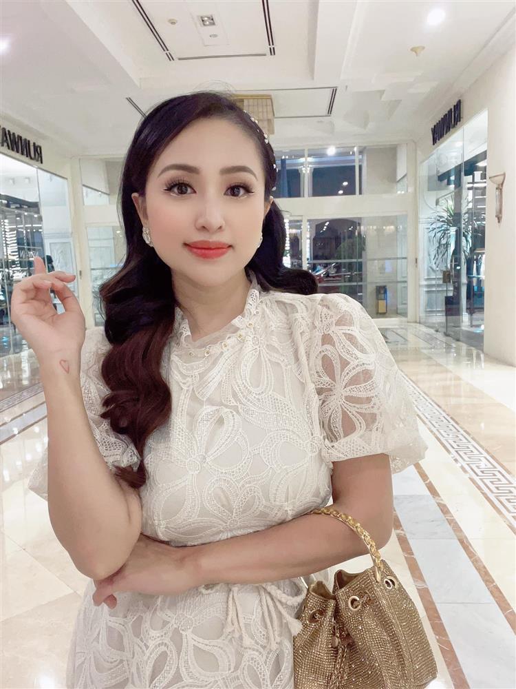 Tin showbiz Việt ngày 30/9: Lynk Lee sợ Facebook mẹ bay màu-10