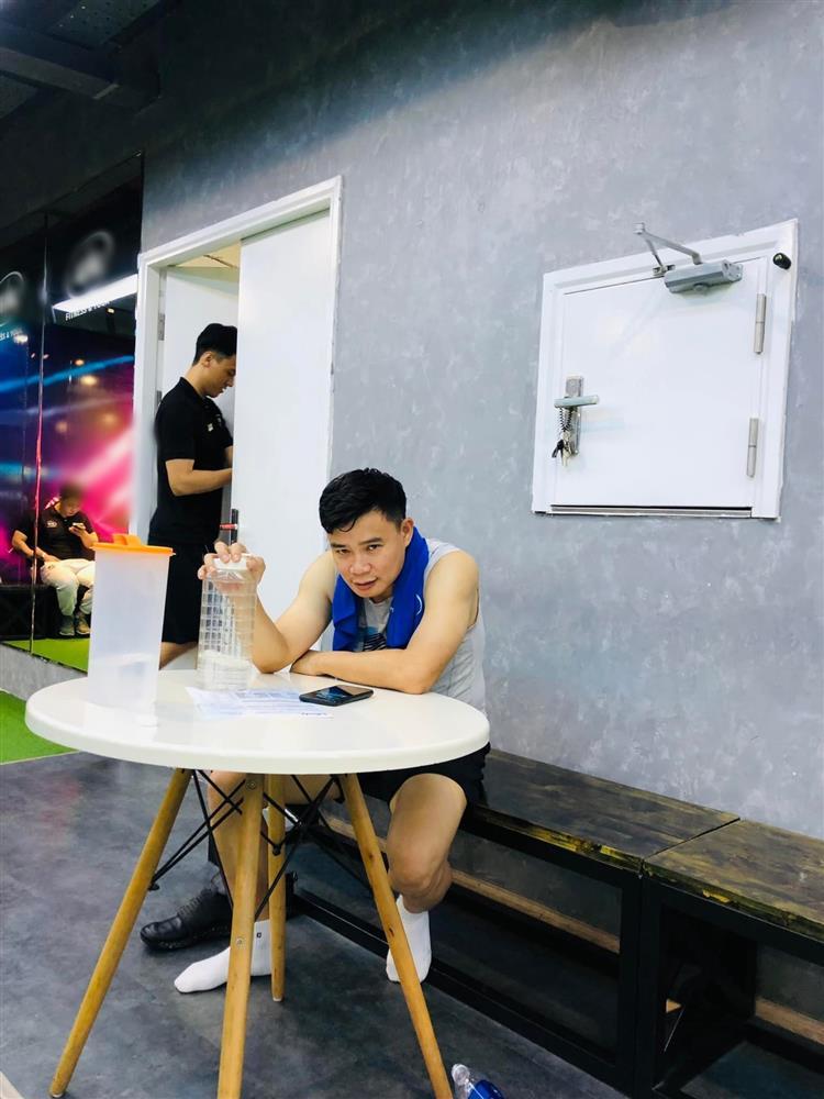 Lấy vợ kém 16 tuổi, triệu phú công nghệ sấp mặt giảm cân-4