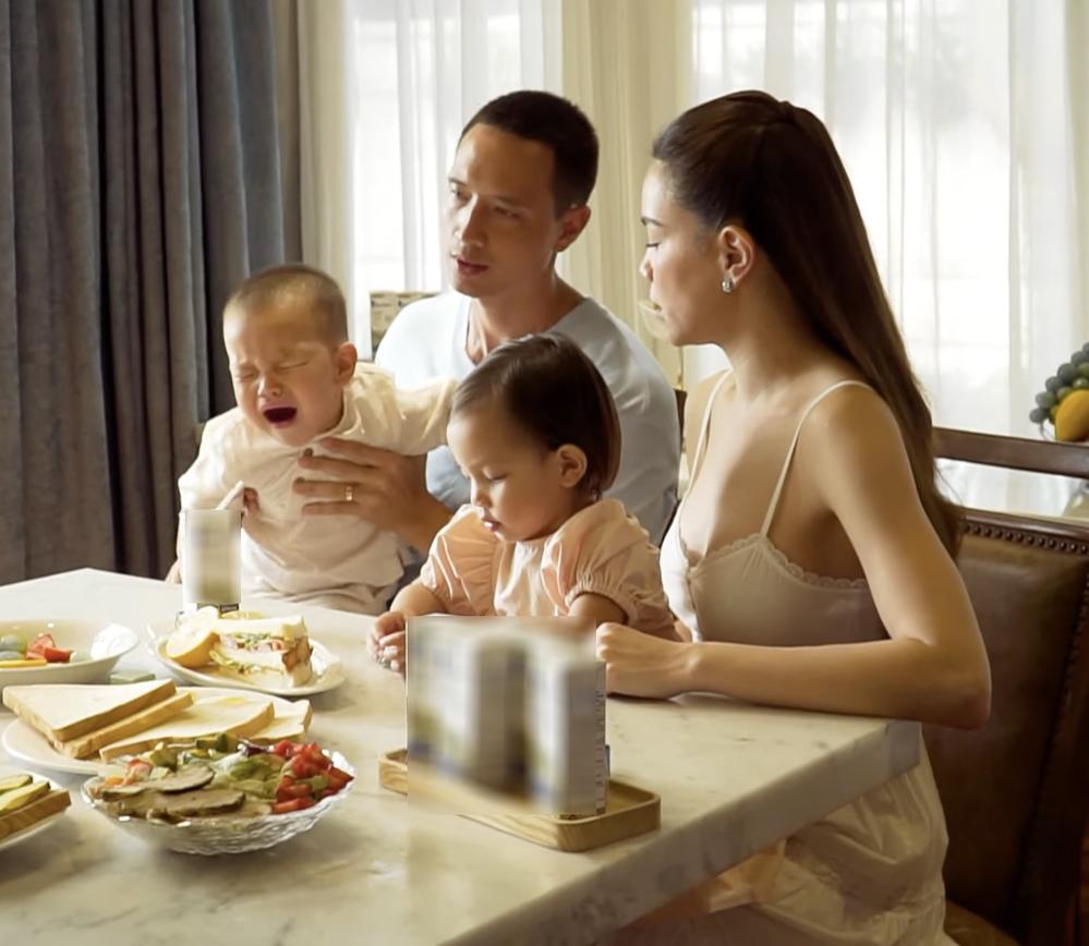 Hà Hồ suýt gặp nạn vì con trai Leon quấy phá buổi chụp hình-3