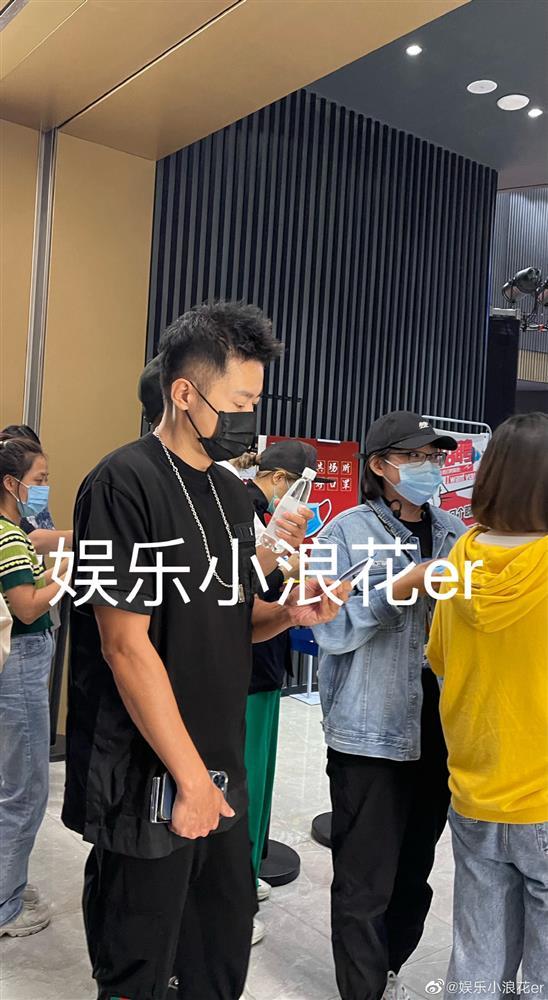 Công Tôn Sách Nhậm Tuyền điển trai ngời ngời tuổi 49-1