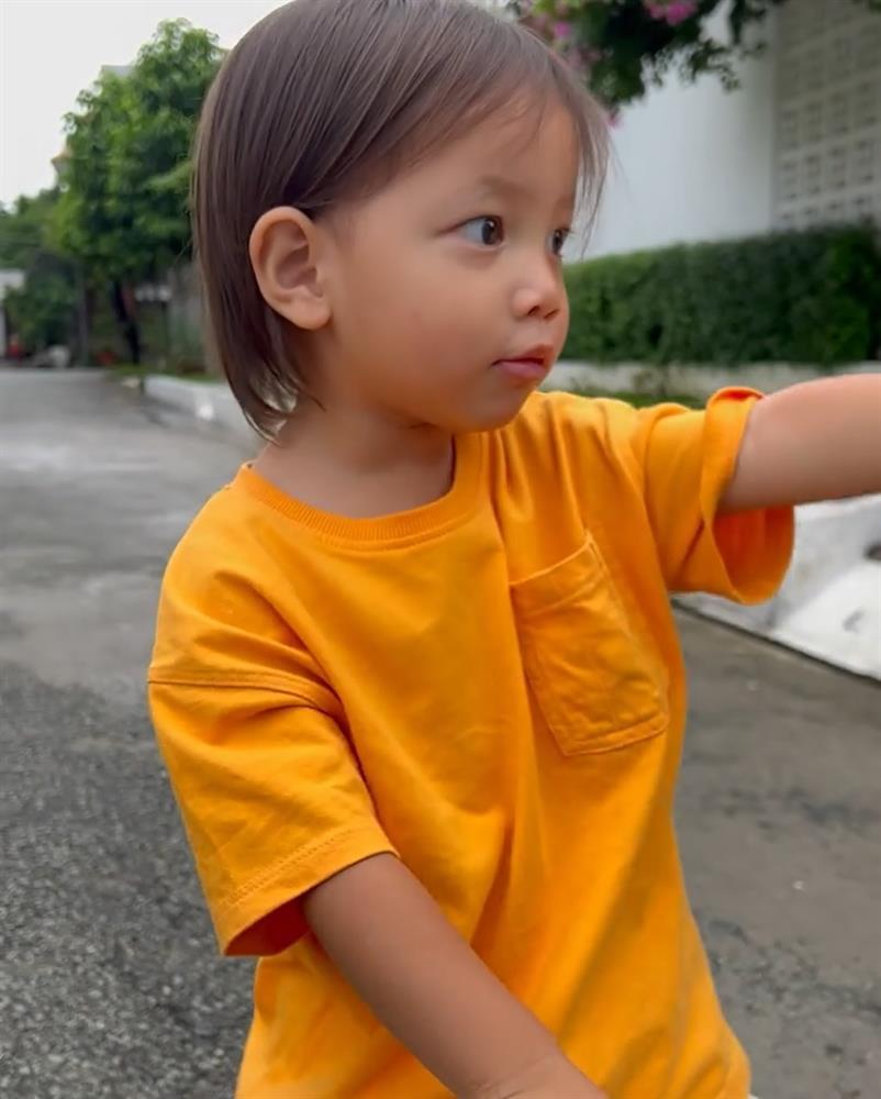 Con gái Hồ Ngọc Hà nói tiếng Anh hay, có nét tính cách bà bèo-3