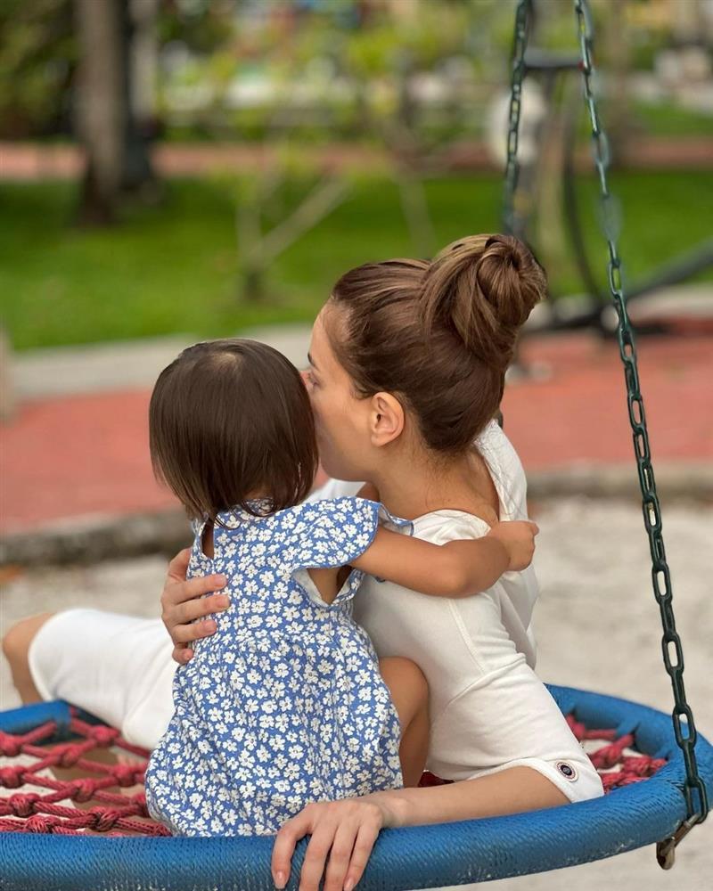 Con gái Hồ Ngọc Hà nói tiếng Anh hay, có nét tính cách bà bèo-15