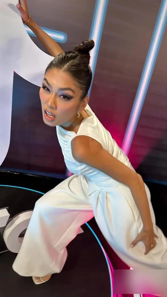 Á hậu Thảo Nhi đu trend chụp ảnh lố: Đã hài hước xin đừng đẹp!-5