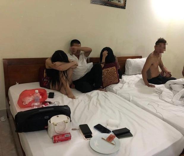 Bắt quả tang 7 nam, nữ làm chuyện mờ ám trong khách sạn lúc nửa đêm-1