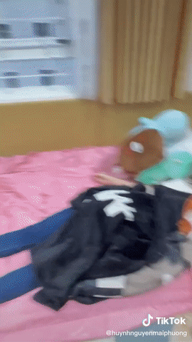 Hoa hậu Mai Phương bật ngửa với sinh nhật đánh úp 20s-4