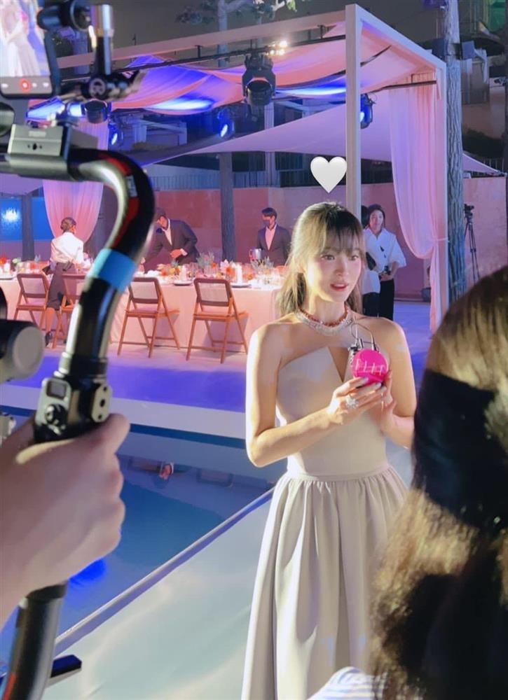 Song Hye Kyo để tóc hack tuổi, xinh như công chúa-5