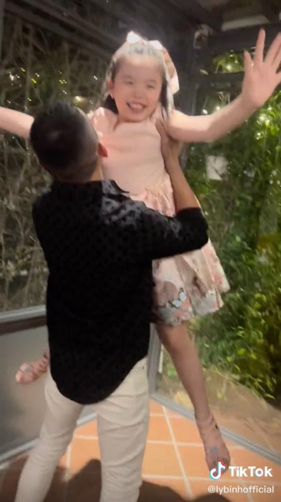 Con gái Phương Trinh Jolie bị dìm vẫn yêu qua ống kính Lý Bình-10