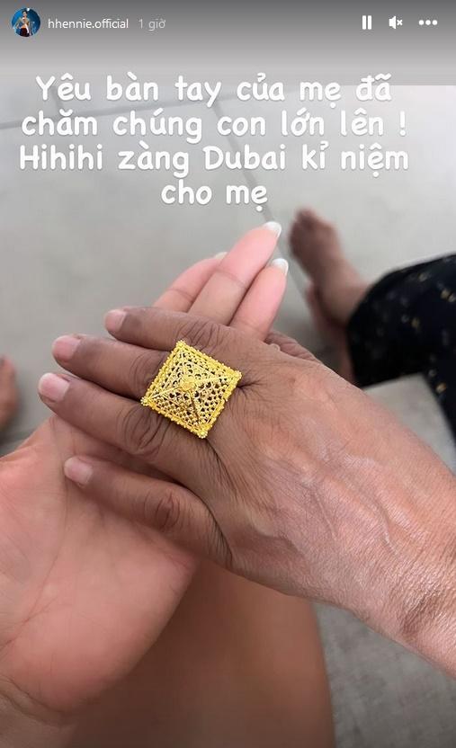 HHen Niê khoe quà khủng tặng bố mẹ sau chuyến châu Âu-4