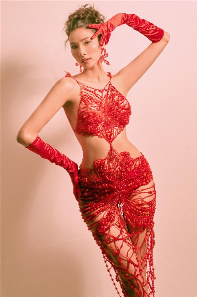 Thắt eo hiếm có khó tìm của Hoàng Thùy trong showbiz Việt-8