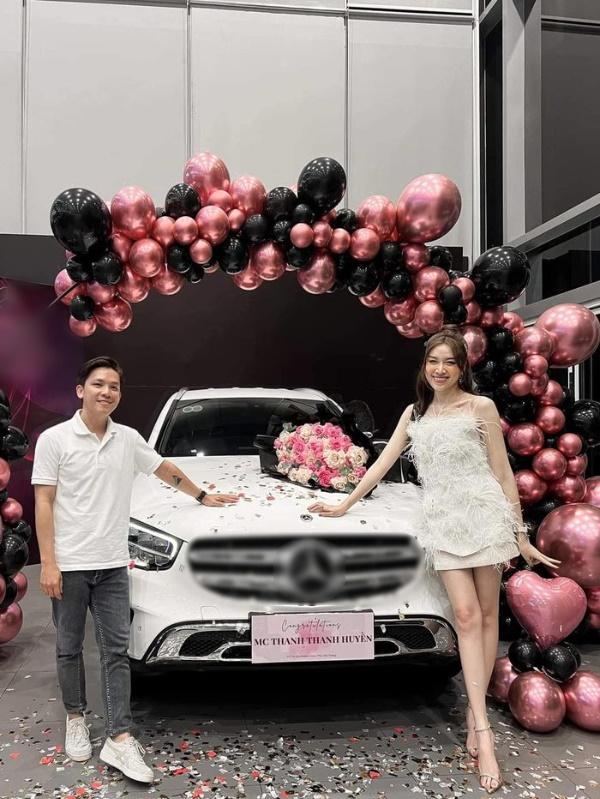 Dàn xế hộp xịn dùng chạy show của MC không cần kịch bản-2