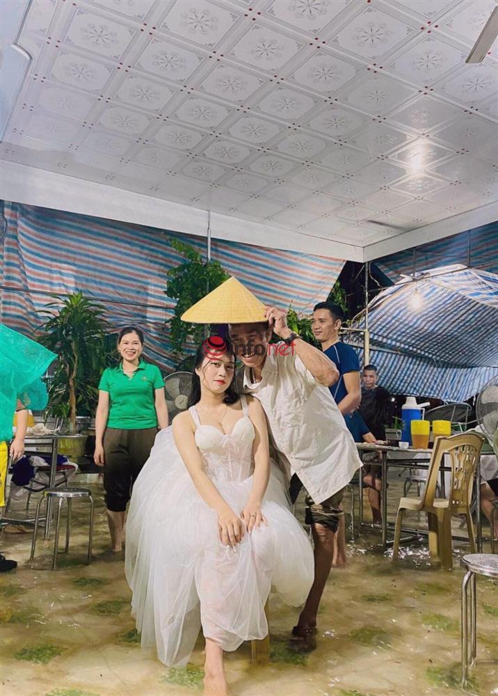 Đám cưới ngày lụt: Trăm mâm mà 20 người đến, khóc như mưa vẫn vui-3