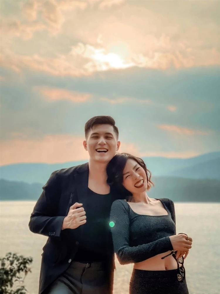 Tình trẻ Lệ Quyên xin vía Bình An, showbiz lại sắp có đám cưới?-3