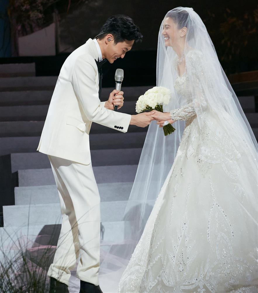 Tài tử Anh Hùng Xạ Điêu cưới Hoa hậu Hong Kong sau 21 năm-2