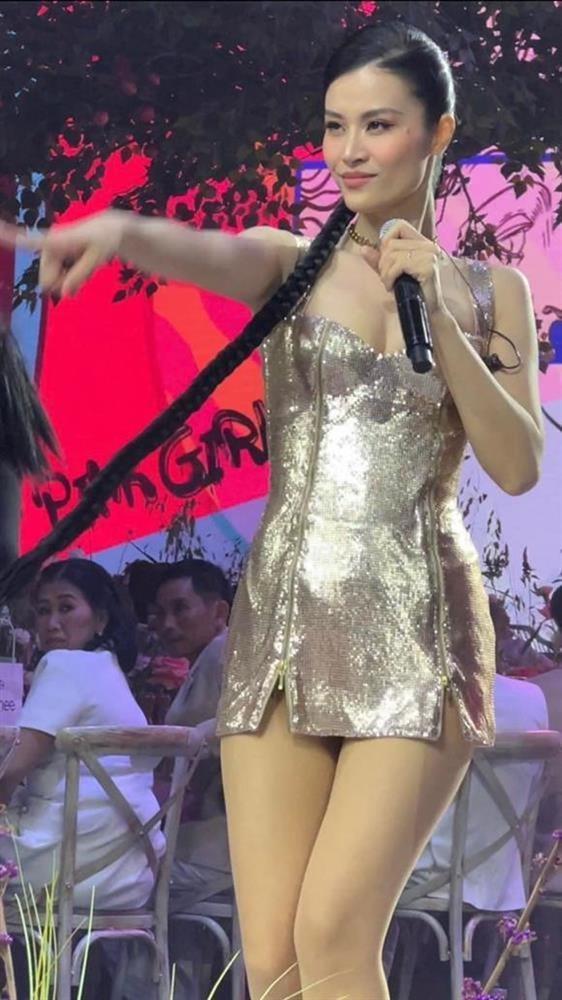 Minh Hằng, Đông Nhi... diện đồ không thể ngắn hơn nơi đông người-1