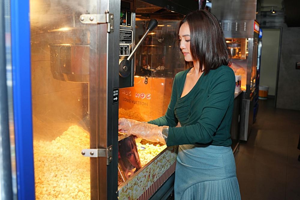 Chiều fan như Lan Ngọc, Kaity Nguyễn: nhiệt tình xúc bắp, rót nước cho từng bạn-7