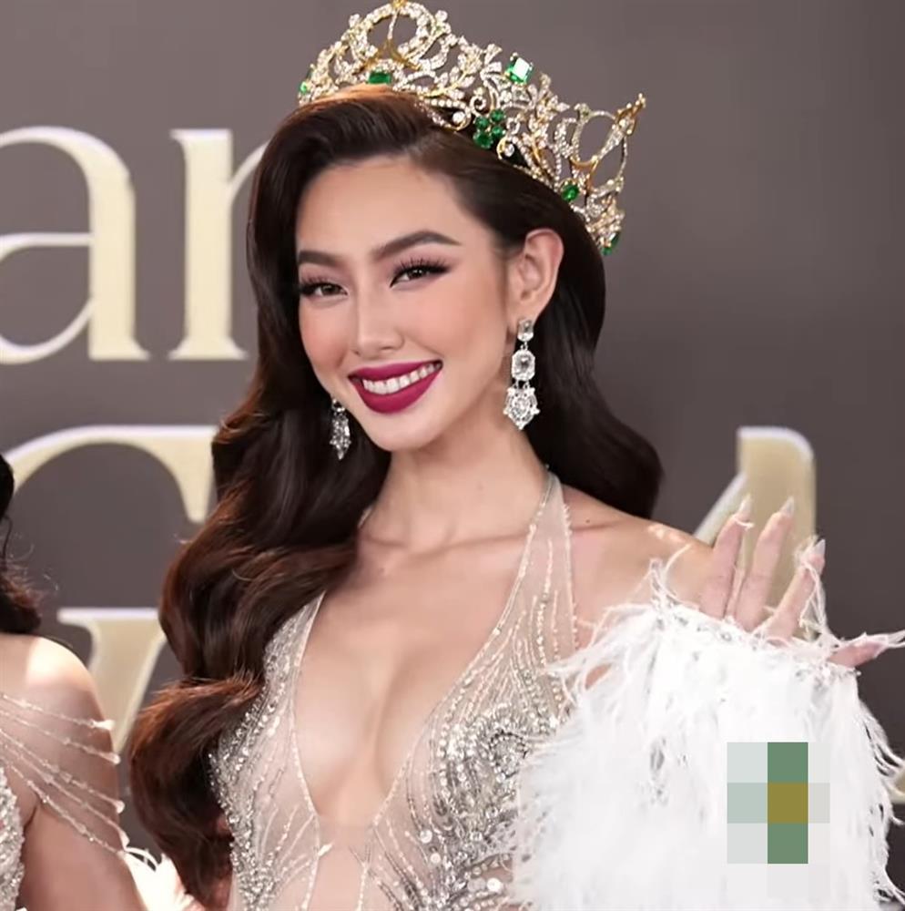 Lương Mỹ Kỳ lạ lẫm trên thảm đỏ, Kiều Loan hẳn 4 vệ sĩ vác đầm-8