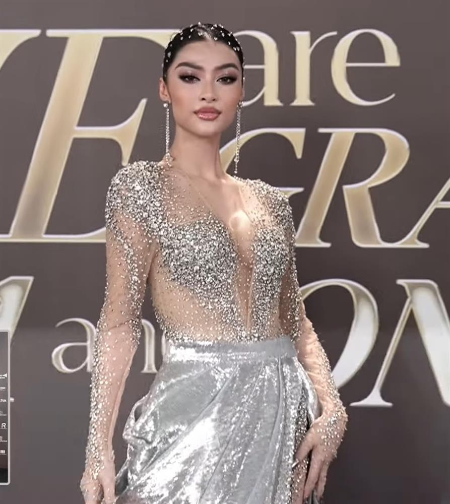 Lương Mỹ Kỳ lạ lẫm trên thảm đỏ, Kiều Loan hẳn 4 vệ sĩ vác đầm-6