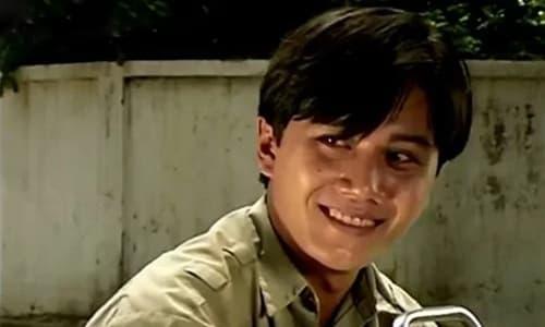 Quyền Linh bùi ngùi bày mâm giỗ trước mộ Lê Công Tuấn Anh-1