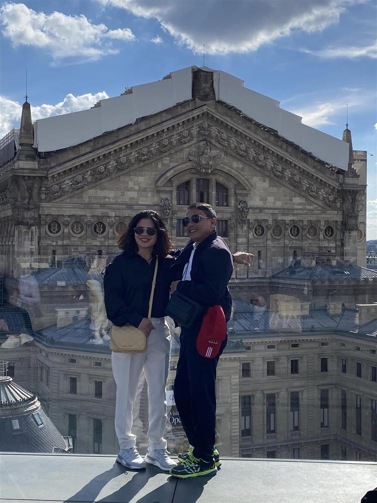 Bố mẹ Quang Hải vi vu trời Pháp cùng con dâu tương lai-2