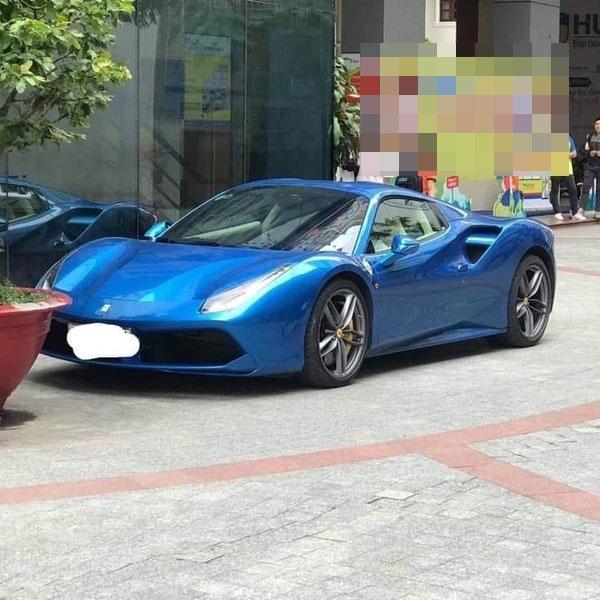 Dân mạng bật ngửa nhìn tân sinh viên Việt lái xế hộp 20 tỷ nhập học-4