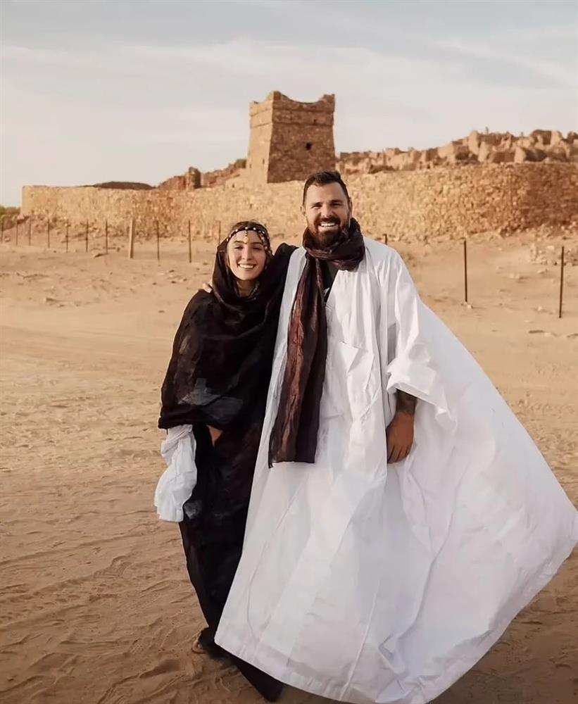 Cặp đôi hưởng tuần trăng mật trên tàu chở quặng-9