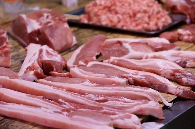 Đi chợ mua thịt lợn nên chọn miếng màu đậm hay màu nhạt?-1