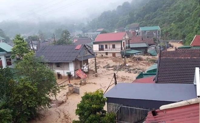 Hình ảnh lũ quét cuốn trôi ôtô, làm sập nhà ở Nghệ An-3