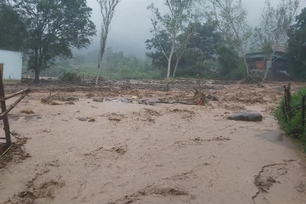 Lũ quét kinh hoàng ở Nghệ An cuốn trôi bé gái 4 tháng tuổi-5